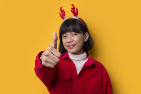 Retrato Hermosa Asiático Mujeres Desgaste Santa Navidad Sombrero Mostrando Para —  Fotos de Stock