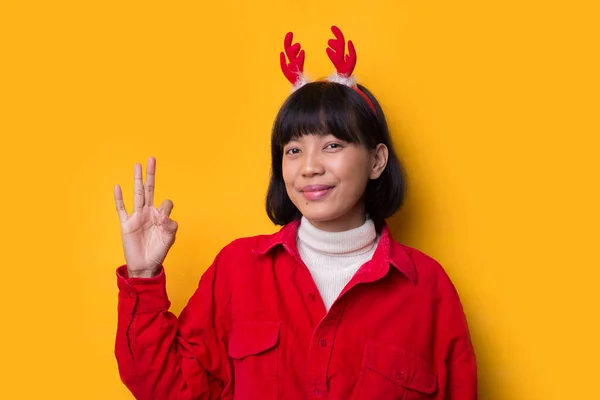 Retrato Hermosa Asiático Mujeres Desgaste Santa Navidad Sombrero Mostrando Para —  Fotos de Stock