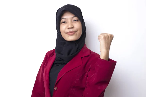 Jovem Asiático Mulher Negócios Punho Vestindo Hijab Fundo Branco Sorrindo — Fotografia de Stock