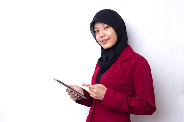 Giovane Donna Affari Asiatica Indossa Hijab Parlando Telefono — Foto Stock