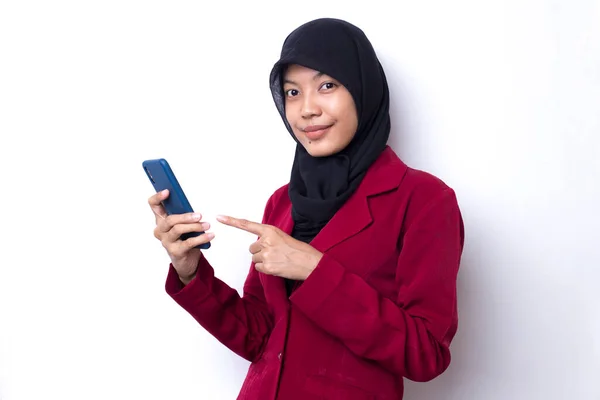 Giovane Donna Affari Asiatica Indossa Hijab Parlando Telefono — Foto Stock