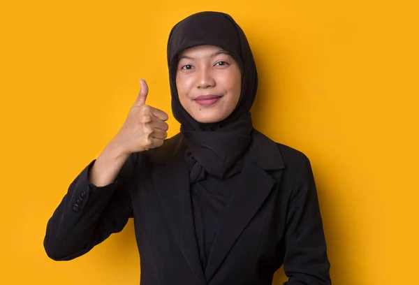 Asiático Mulher Negócios Vestindo Hijab Com Mão Polegares Para Cima — Fotografia de Stock