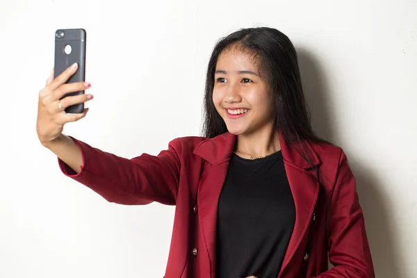 Mujer Negocios Asiática Feliz Con Teléfono Móvil Haciendo Selfie Retrato —  Fotos de Stock