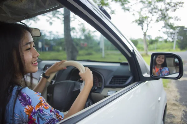 Retrato Joven Asiático Mujer Conducir Coche — Foto de Stock