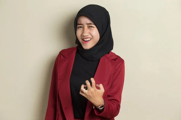 Skrik Hata Och Raseri Koncept Arg Känslomässig Muslimsk Kvinna Hijab — Stockfoto