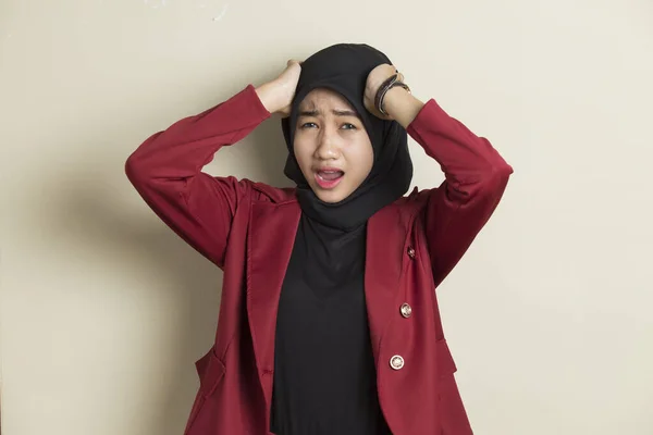 Potret Wanita Muslim Yang Sakit Kepala Wanita Sakit Menderita Vertigo — Stok Foto