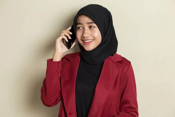 Happy Young Asian Muslim Woman Using Mobile Phone — Stock Photo, Image