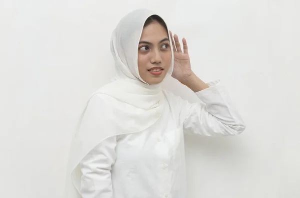 Asian Muslim Woman Hold Her Hand Her Ear Listening — Stock Photo, Image