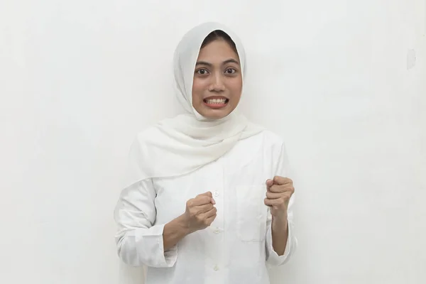 Krzyki Nienawiść Wściekłość Zły Emocjonalny Muzułmanin Kobieta Hidżab Krzycząc — Zdjęcie stockowe