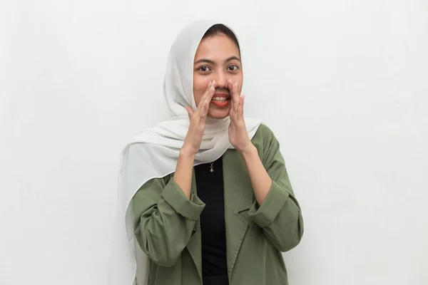 Portrait Young Asian Muslim Woman Announcement Shouting Yelling — Stock Photo, Image
