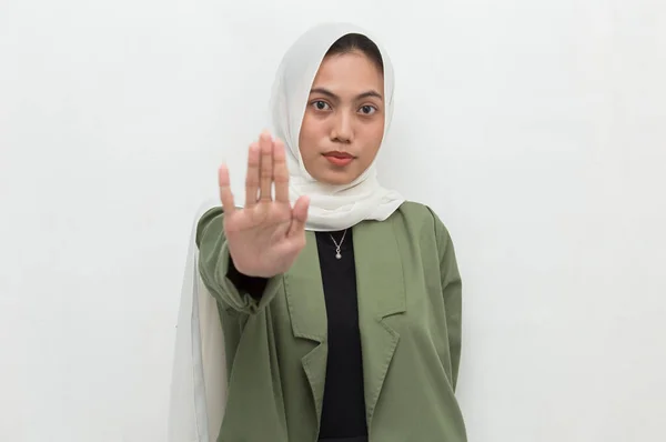 Aziatisch Moslim Hijab Vrouw Tonen Stop Handen Gebaar — Stockfoto