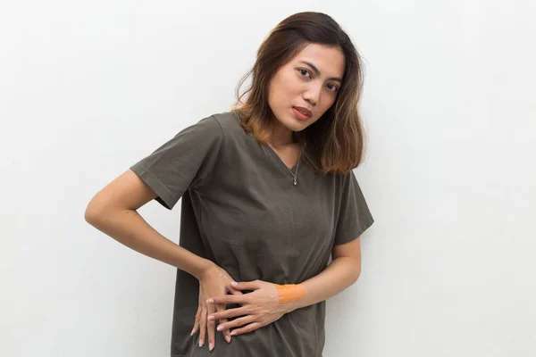 Junge Asiatin Leidet Unter Rückenschmerzen Und Lendenschmerzen — Stockfoto