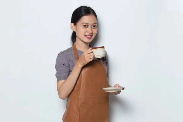 Asiático Feminino Barista Segurando Xícara Café Isotalado Fundo Branco — Fotografia de Stock