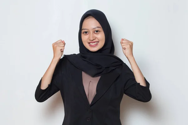 Asiatiska Muslimska Affärskvinna Glad Och Glad Firar Seger Uttrycker Stor — Stockfoto