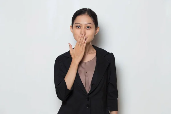 Jovem Asiática Empresária Chocado Cobrindo Boca Com Mãos Por Engano — Fotografia de Stock