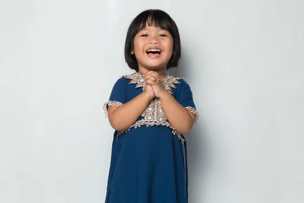 Feliz Asiático Menina Sorriso Isolado Fundo Branco — Fotografia de Stock