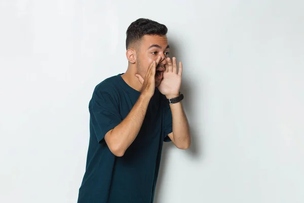 Young Handsome Man Shouting Yelling Announcing Isolated White Background — Stock Photo, Image