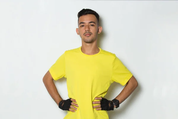 Porträt Junger Sportlicher Mann Gelbem Shirt Auf Weißem Hintergrund — Stockfoto