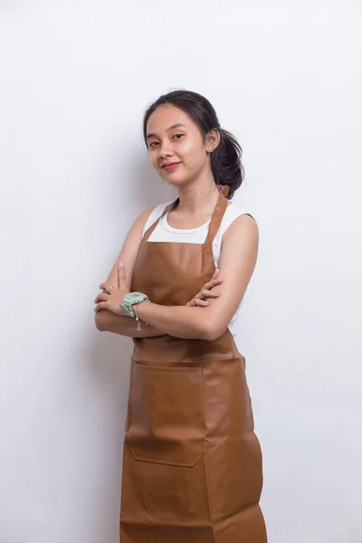Beyaz Arka Planda Önlük Giyen Asyalı Garson Kadın — Stok fotoğraf