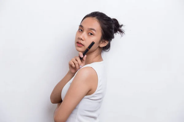 Schöne Junge Asiatische Frau Mit Lippenstift Isoliert Auf Weißem Hintergrund — Stockfoto