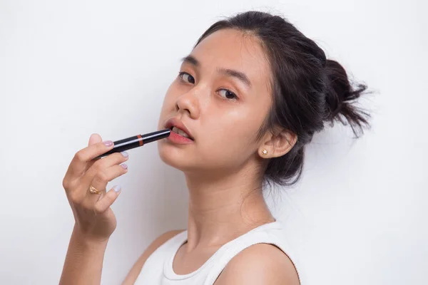 Beautiful Young Asian Woman Using Lipstick Isolated White Background — Stock Photo, Image