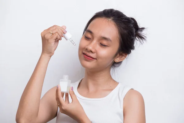 Young Beautiful Asian Woman Putting Moisturizing Serum Her Face Isolated — Stock Photo, Image