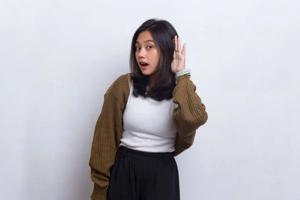 Joven Hermosa Mujer Asiática Con Mano Sobre Oído Escuchando Rumor —  Fotos de Stock