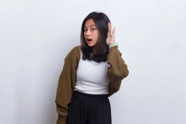 Young Beautiful Asian Woman Hand Ear Listening Hearing Gossip Isolated — Stock Photo, Image