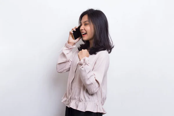 Mutlu Genç Asyalı Güzel Kadın Beyaz Arka Planda Izole Cep — Stok fotoğraf