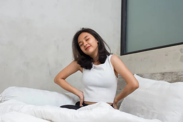 Jovem Asiático Bela Mulher Alongamento Feliz Relaxado Depois Acordar Sentir — Fotografia de Stock