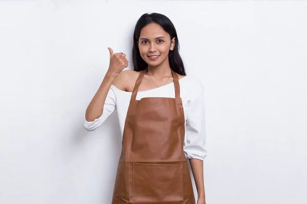 Asyalı Garson Bayan Garson Önlük Giyiyor Üzerinde Işaret Lambası Var — Stok fotoğraf