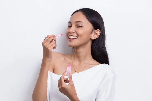 Beautiful Young Asian Woman Using Lipstick Isolated White Background — Stock Photo, Image