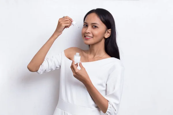 Young Beautiful Asian Woman Putting Moisturizing Serum Her Face Isolated — Stock Photo, Image
