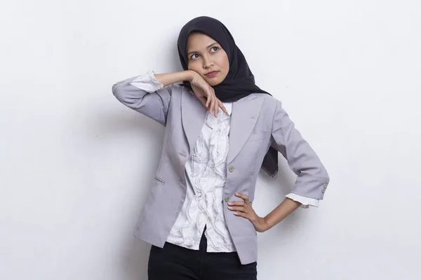 Portret Van Gestresst Moe Ziek Aziatische Moslim Vrouw Met Hoofdpijn — Stockfoto