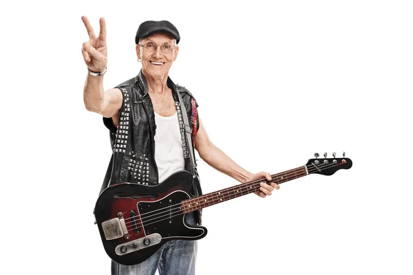 Senior Bassist setzt ein Friedenszeichen — Stockfoto