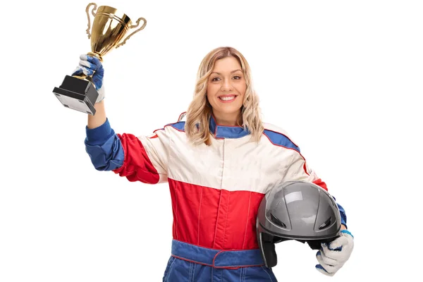 Vrouwelijke car racing kampioen met een trofee — Stockfoto