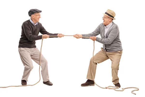 Two senior men competing in a tug of war — Stock Photo, Image