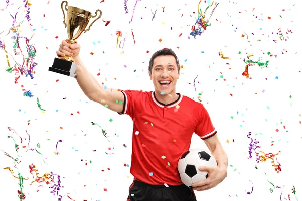 Radosny piłkarz trzyma trofeum — Zdjęcie stockowe