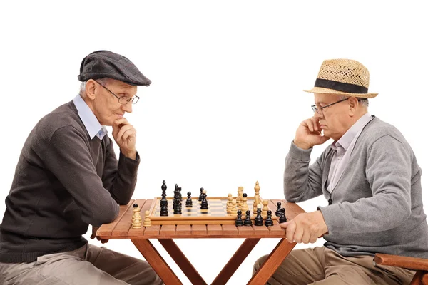 Two senior gentlemen playing chess — Stock Photo, Image