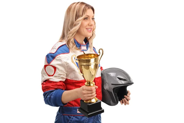 Corredor de coche femenino sosteniendo un trofeo — Foto de Stock