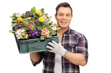 Bir sandık dolusu çiçek tutan adam