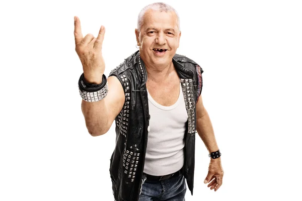 Senior Punker macht eine Hardcore-Geste — Stockfoto