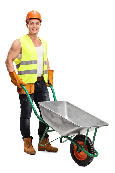 Trabajador posando con una carretilla vacía —  Fotos de Stock