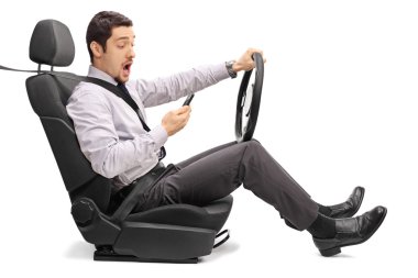 Sürüş adam, telefonuna mesaj