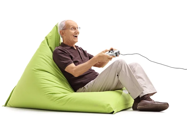 Senior gentleman playing video games — Stock Photo, Image