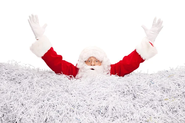 Santa Claus drunkna i strimlad papper — Stockfoto