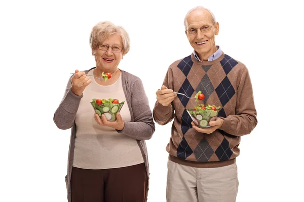 Äldre par äta sallader — Stockfoto