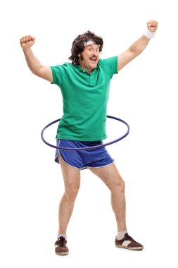 Retro adam hula hoop ile egzersiz 