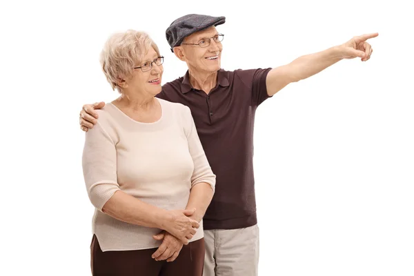 Senior man tonen iets aan zijn vrouw — Stockfoto