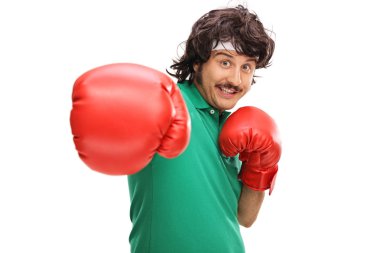 Retro görünümlü adam boks eldivenli